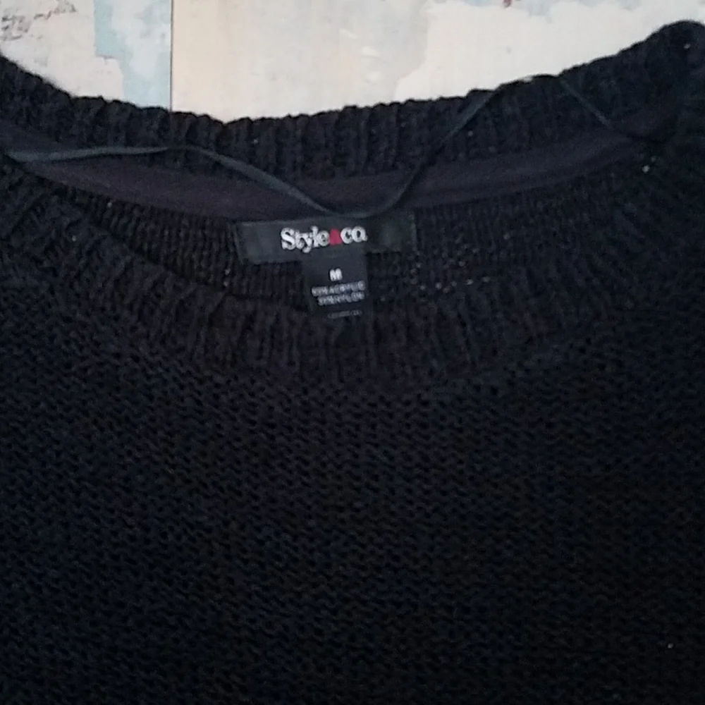 Women's Black loose woven crew neck sweater style & Company size medium - Picture 2 of 3